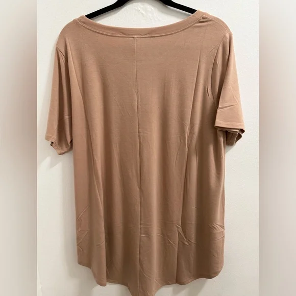 Zenana plus Brush short sleeve round neck round hem top - Picture 2 of 2